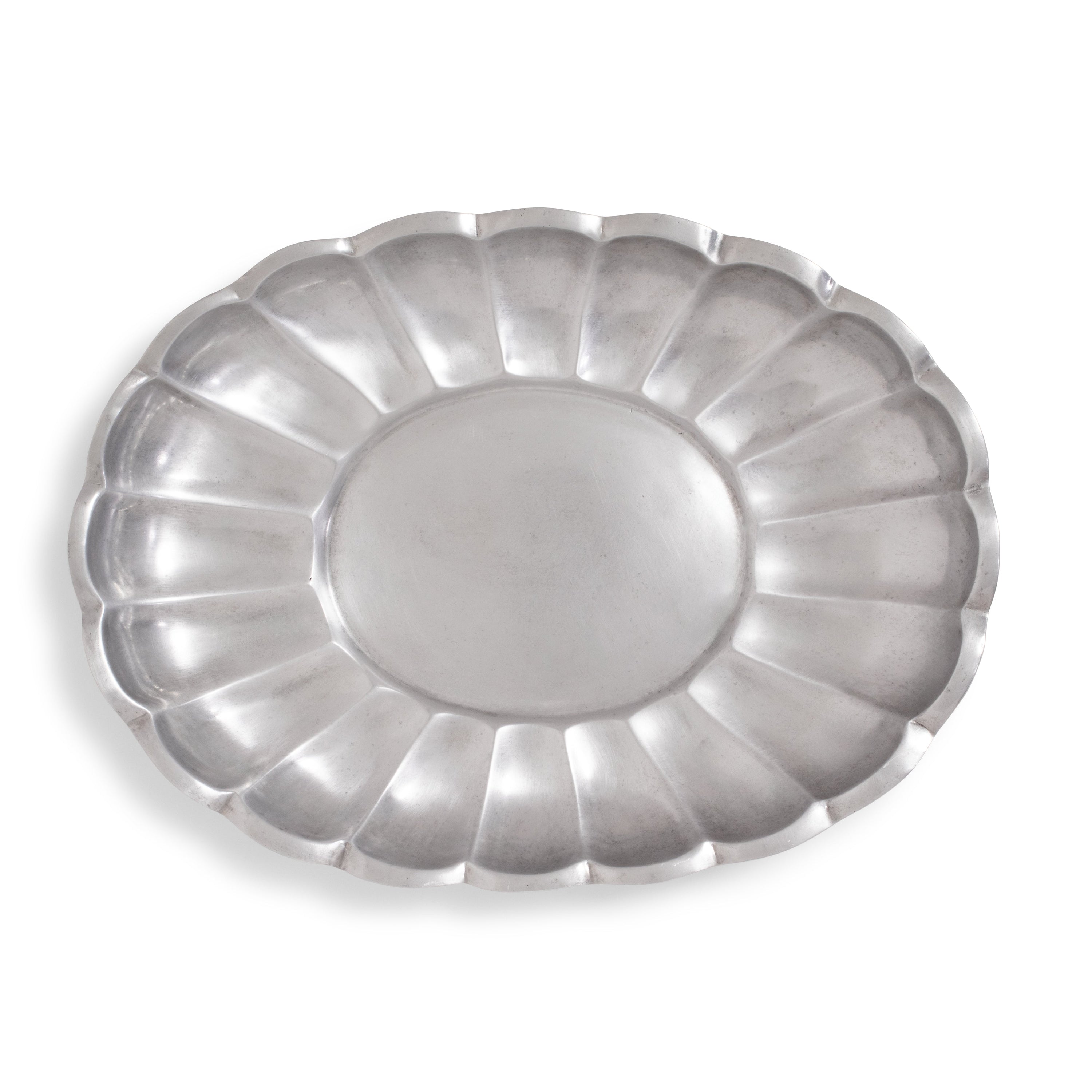 Regal Scalloped Oval Tray 21"L x 15"W